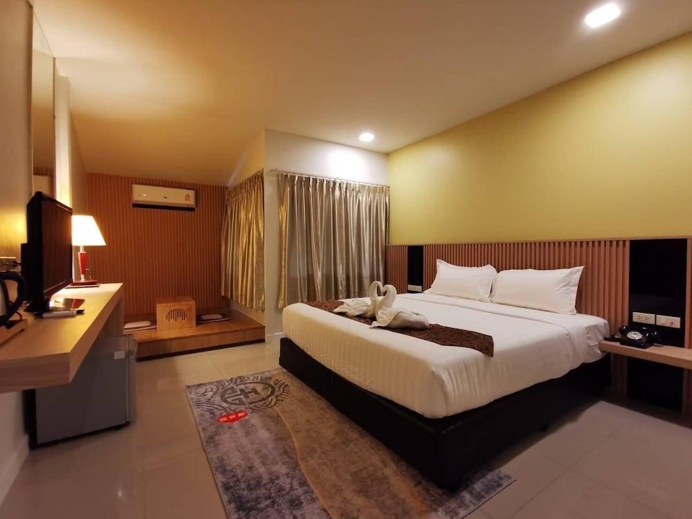 The Golden Ville Boutique Hotel And Spa Патая Екстериор снимка